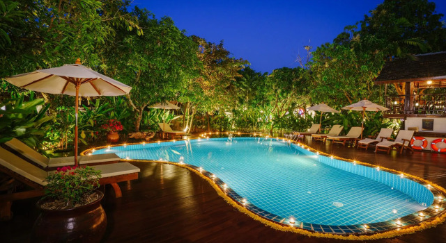 Кровать в общем номере Mango Tree Resort