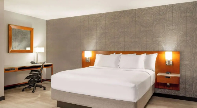 Номер Deluxe Wyndham Indianapolis Airport