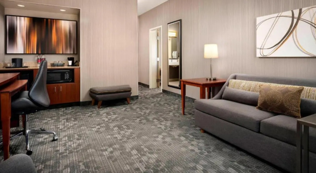 Двухместный люкс c 1 комнатой Courtyard by Marriott Phoenix Mesa