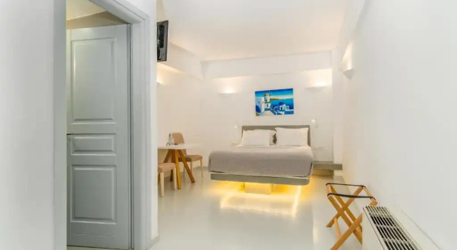 Номер Economy Central Fira Suites