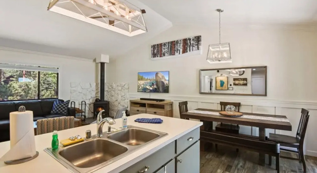 Коттедж Incline Bliss Dreamy Pet Friendly Escape