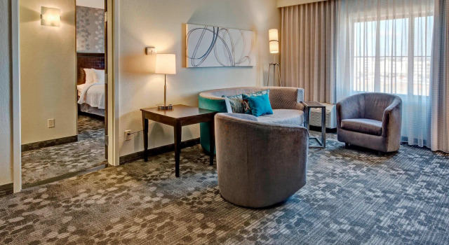 Двухместный люкс с 2 комнатами Courtyard by Marriott Midland