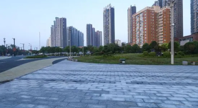 Luohe Yunshe High Altitude View Hotel (Zhujiang Road Food Street Wanda Branch)