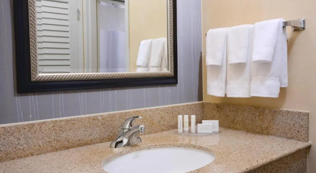 Четырёхместный люкс Courtyard by Marriott Oklahoma City Airport