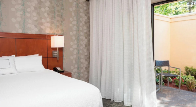 Люкс Courtyard by Marriott Traverse City