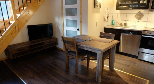 Апартаменты Classic Red Cariboo Apartments