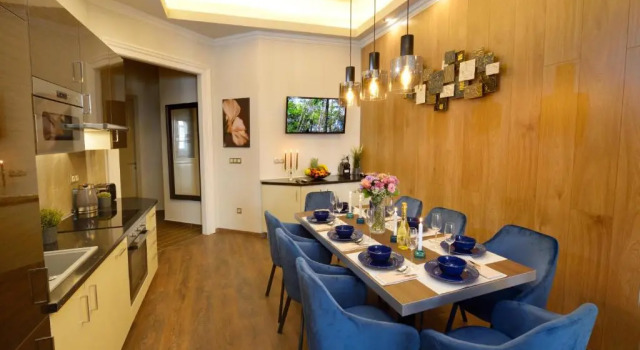 Апартаменты ORANGEHOMES 4 bdrm apartment view to Synagogue