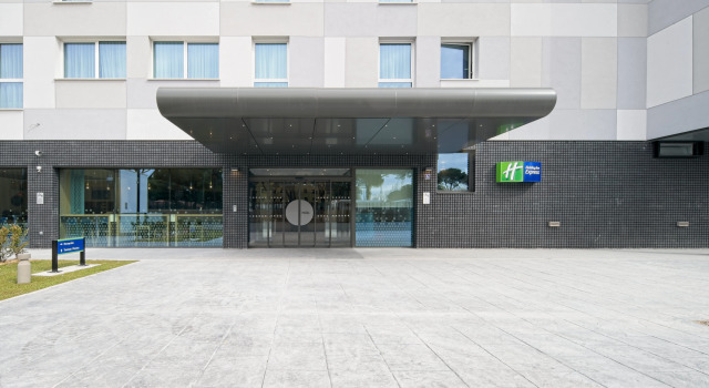 Holiday Inn Express - Madrid - Airport by IHG, Забронировать Отель Сан-Блас Кослада