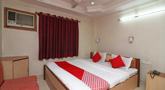 OYO 28130 Hotel Shiva
