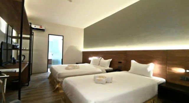 Трёхместный номер Standard Roxy Hotel Padungan