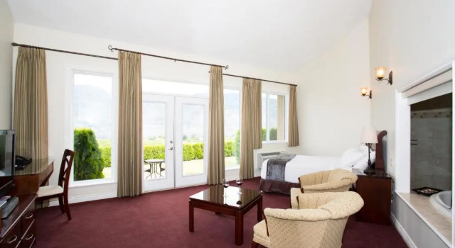Shiraz Villa, Book Villa Osoyoos Okanagan-Similkameen