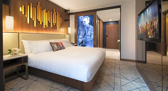 Двухместный Улучшенный номер с балконом Hard Rock Hotel New York - Partner of ALL Accor