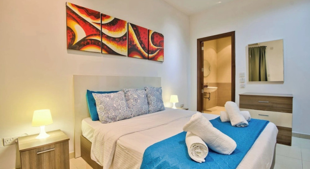 St Julian's Coastline Apartment + Sea View Balcony, Reserva ahora Apartamento Apartamentos en Malta, Apartamento
