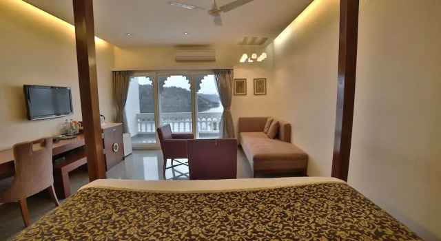 Номер Deluxe c 1 комнатой с балконом Jaisamand Island Resort