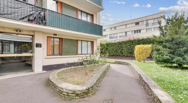 Budget apart with balcony near Paris, Забронировать Апартаменты/квартира Бонди Seine-Saint-Denis