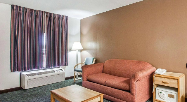 Четырёхместный люкс Econo Lodge Inn & Suites Jackson Northwest