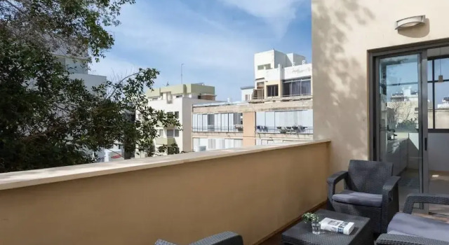 Апартаменты Rustic Charm 2BR Apt in Tel Aviv By Sea N' Rent