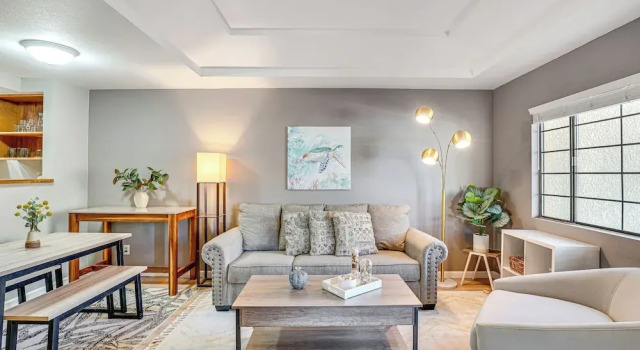 2 Mi to Tucson Mall: Condo w/ Pool & Hot Tub!, Забронировать Апартаменты/квартира Тусон штат Аризона