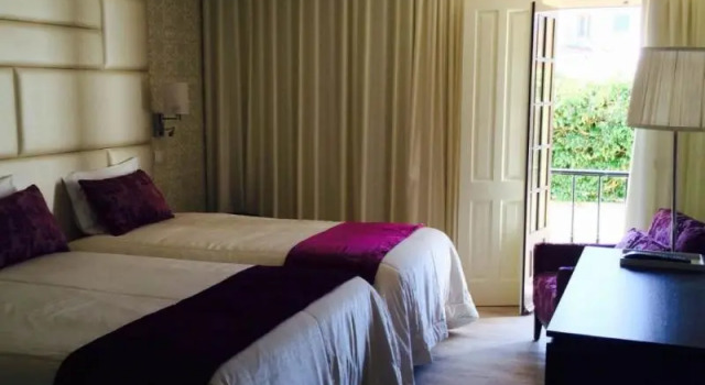 Трёхместный номер Standard с балконом Josefa D`Obidos Hotel