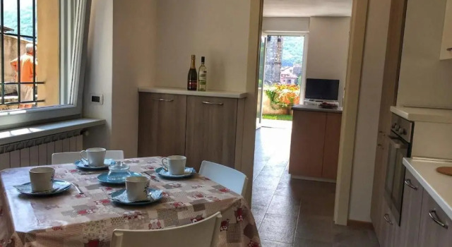 Oleandro 1 apartment in Villa Cerutti, Prenota Appartamento Hotel in centro a Mergozzo, hotel in centro a Mergozzo