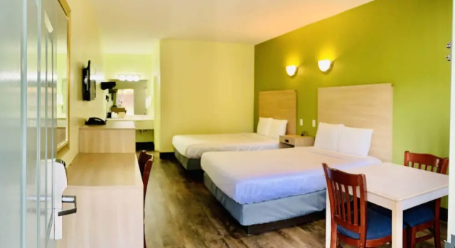 Четырёхместный номер Standard Weston Inn & Suites