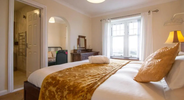 Kings Acre spacious 4 bed with Breath-taking views, Забронировать Отель Кэмелфорд Корнуолл, рядом с Поле для гольфа в Бовуд-парке