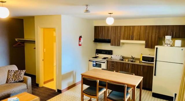 Люкс Deluxe Toronto Lakeshore Hotel