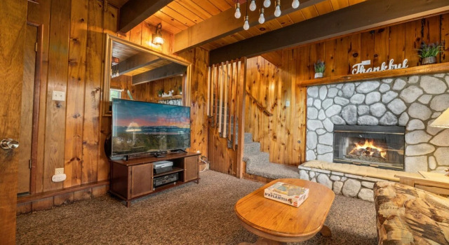 Eagle's Crest At Moonridge - A Sense Of Seclusion And Privacy! Mountain Views! Ac! 2 Bedroom Cabin