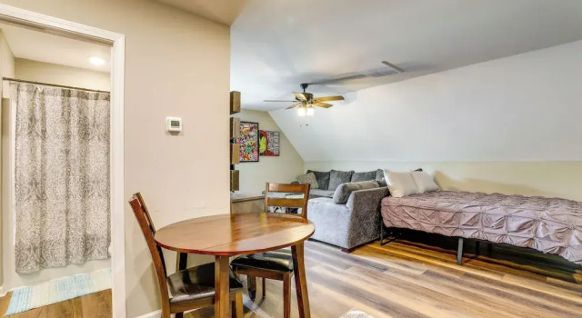 Cozy Covington Studio Rental Near Historic Square!, Book Hotel Hoteller i Covington med parkering, Parkering