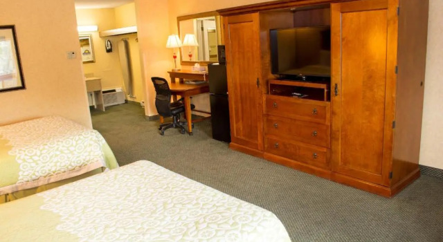 Четырёхместный номер Standard Days Inn by Wyndham Klamath Falls