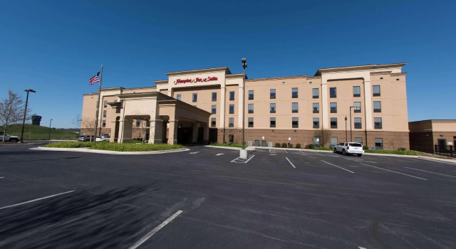 Кровать в общем номере Hampton Inn and Suites Woodstock, Virginia