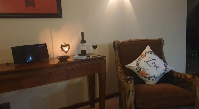 Villa - Sleeps 7 - Pool - Parking