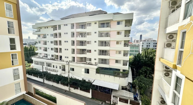 Апартаменты The Town Condo