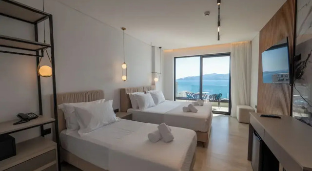 Трёхместный номер Superior с балконом и с видом на море Litan Hotel