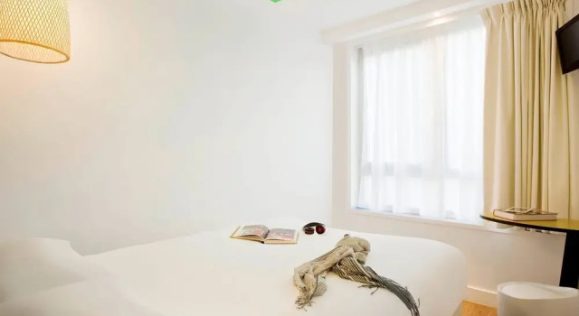 Трёхместный номер Standard ibis Styles Paris Buttes Chaumont