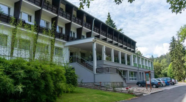 Wellness Hotel GREEN PARADISE, Prenota Hotel Březová Karlovy Vary