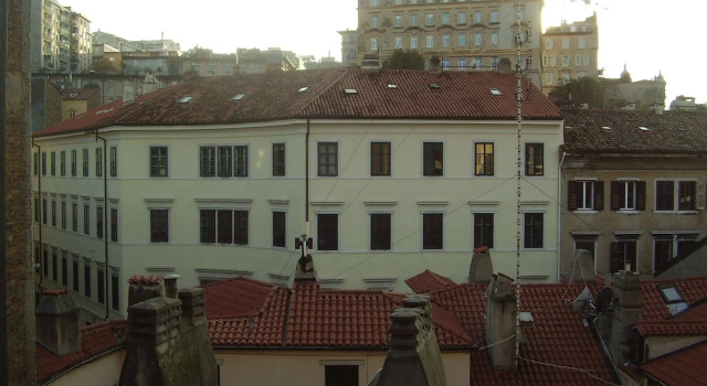 B&B Gens Julia, Забронировать Отель «постель и завтрак» Отели в центре Триеста, в центре