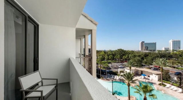 Номер Standard с видом на бассейн Holiday Inn Orlando - Disney Springs® Area by IHG