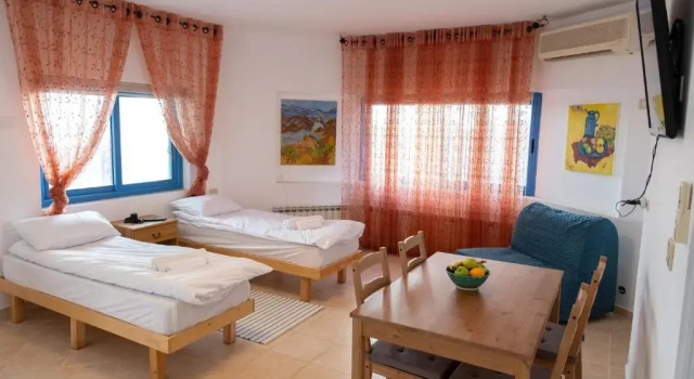 House On The Mountain, Book Hotel Neve Ativ Mount Hermon