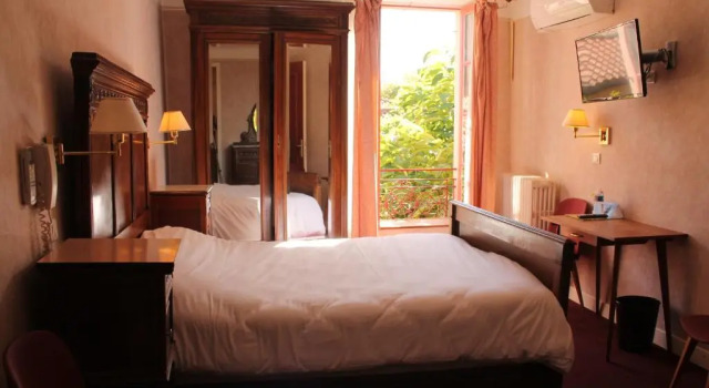 Standardní Dvoulůžkový s manželskou postelí pokoj Hotel Le Commerce