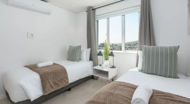 Коттедж Grand с 2 комнатами с балконом Queens Road 11B