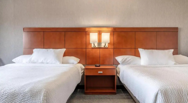 Четырёхместный номер Standard Courtyard Burlington Williston