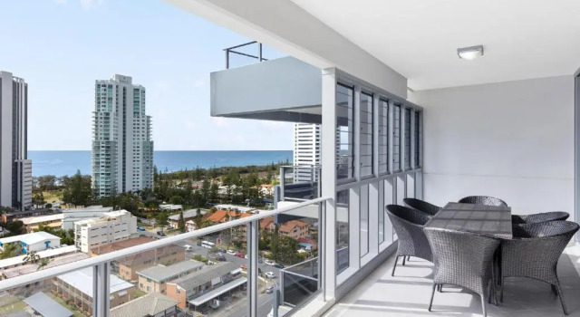 Люкс с 3 комнатами Meriton Suites Broadbeach