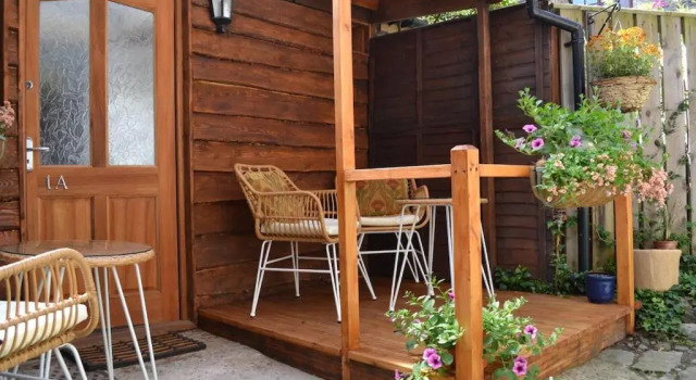 Апартаменты Spacious ground floor apartment. No 1A The Stables