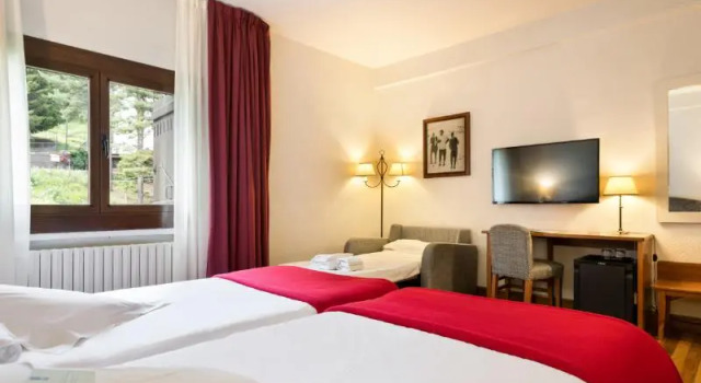 Семейный номер Standard с балконом SNÖ Hotel Formigal
