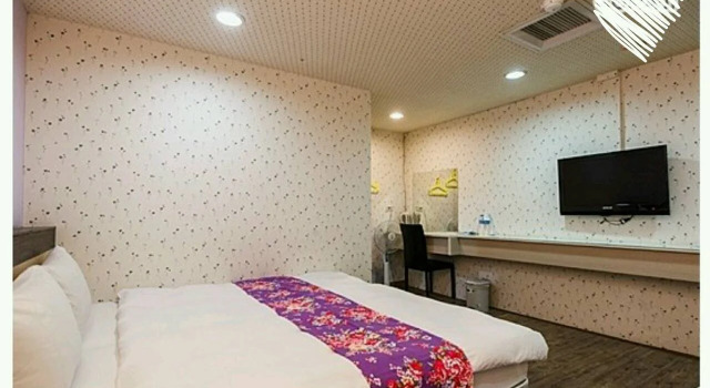 Happy Holiday Hotel