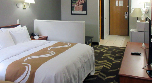 Четырёхместный люкс Quality Inn & Suites Salina National Forest Area