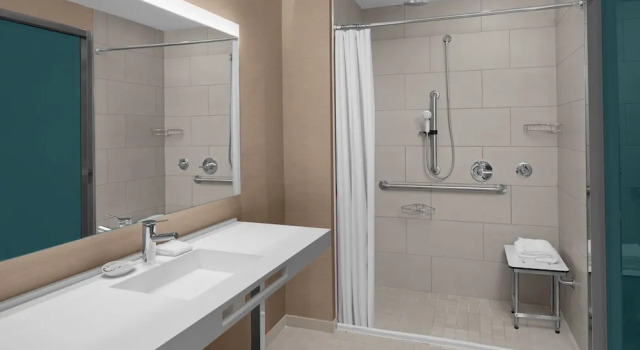 Люкс AC Hotel by Marriott Lansing University Area