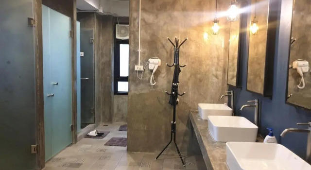 Кровать в общем номере Silom Space Hostel