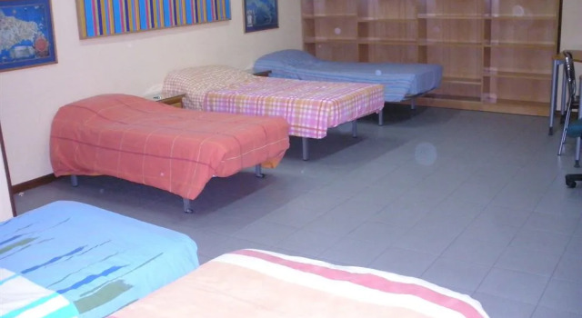 Hispania Residence - Hostel, Забронировать Хостел СПА-отели Мадрида, рядом с Cuarta Pared Theatre, SPA-услуги